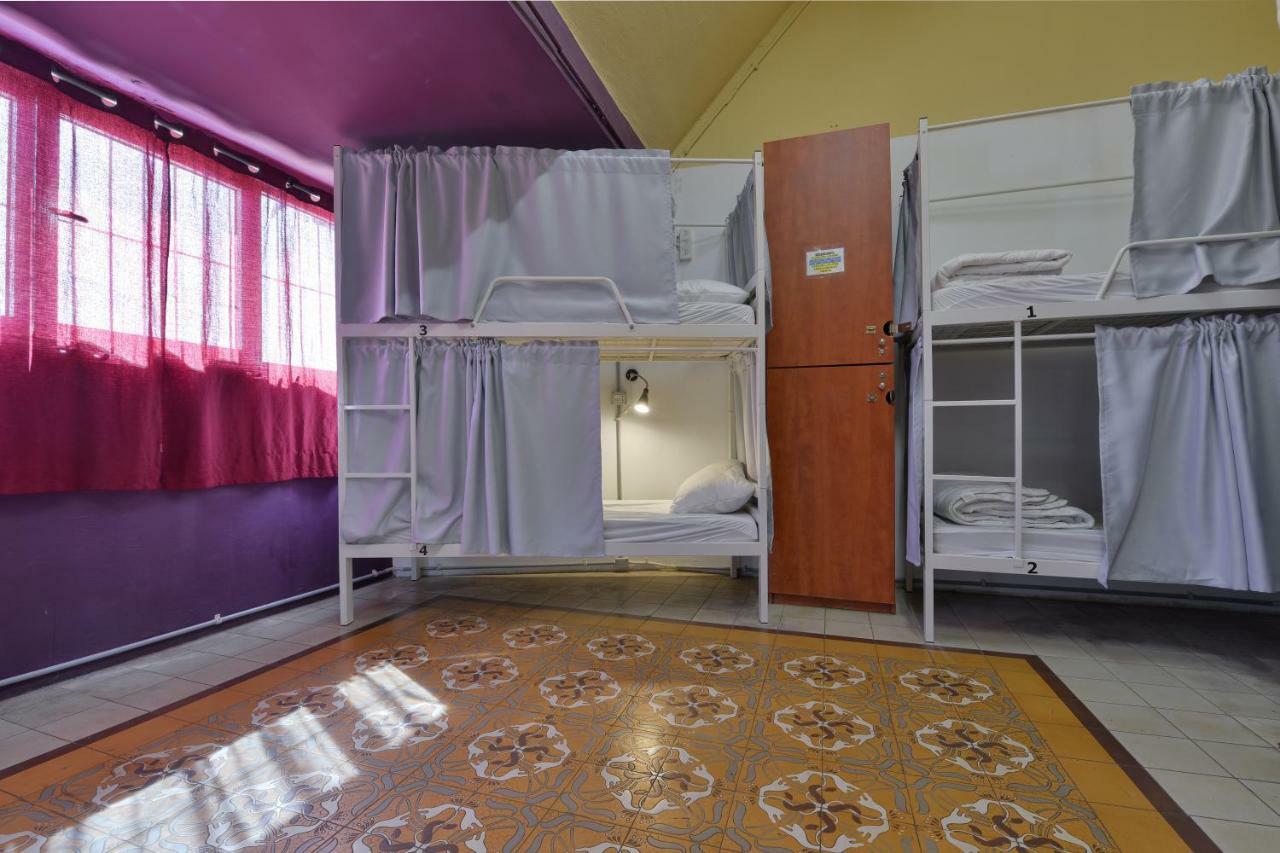 Caravan By Roger Age 18-45 *